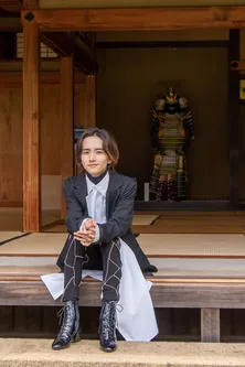 「青天を衝け」で徳川昭武を演じる板垣李光人、ゆかりの地で美しく凛々しい陣羽織姿を披露【コメントあり】