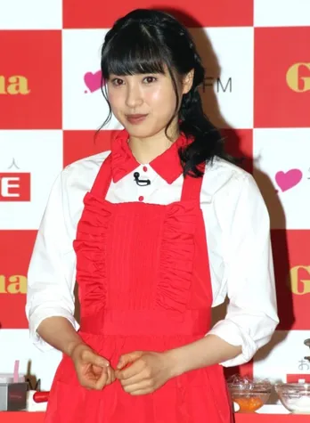 土屋太鳳、健康の秘訣は車内でサラダ作り?