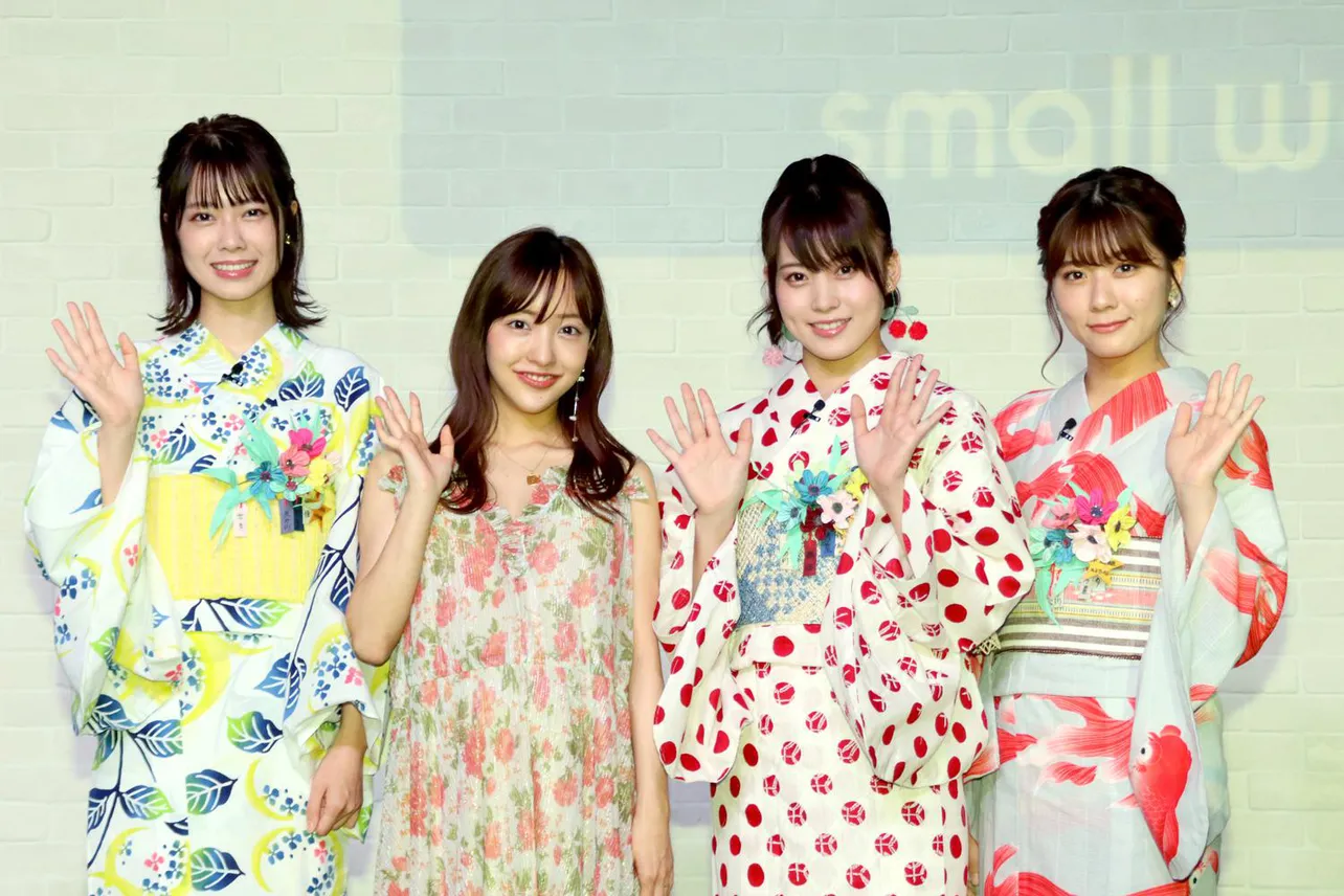 AKB48の岡部麟、小田えりな、清水麻璃亜が先輩の板野友美とともにイベントに登壇