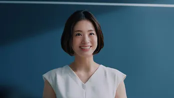 上戸彩、学校が舞台のCMに出演 自身の学生時代を振り返り「娘が鉄棒やってるの見ると、懐かしくなります」