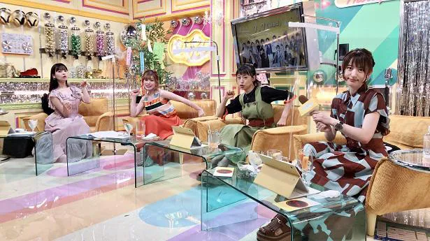 小松未可子、上坂すみれ、徳井青空が出演する「声優と夜あそび 水」