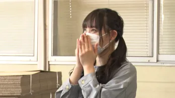 NMB48・梅山恋和、巨大段ボールジェンガのブロックをグーパンチで抜く“男前っぷり”を披露＜いたくろここなのオンとオフ＞