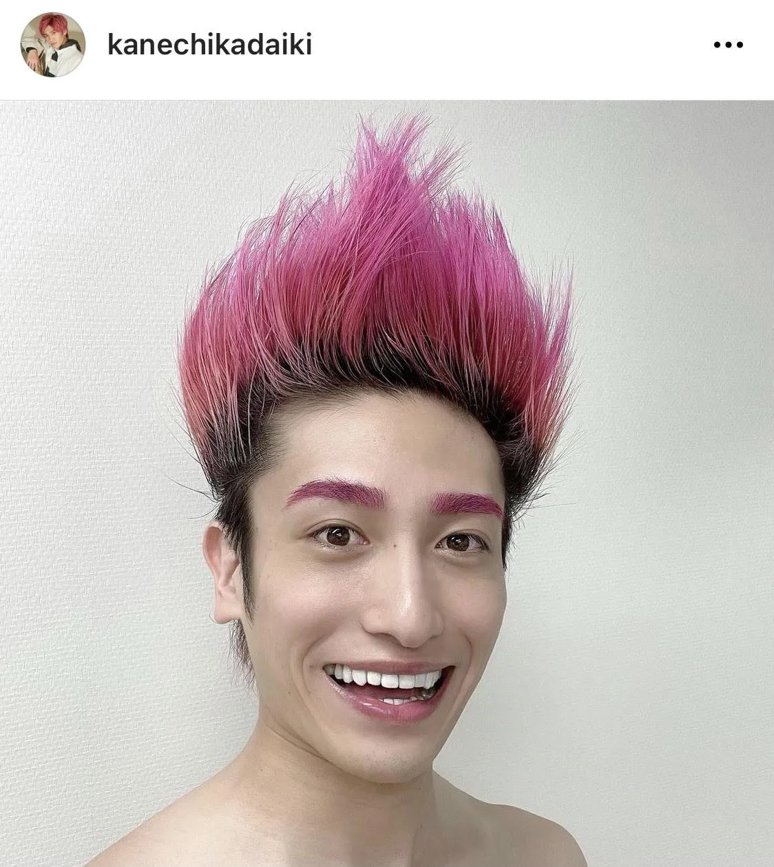 【写真を見る】イメチェンが大胆過ぎる…！兼近大樹、“トロール”のような新ヘアを披露