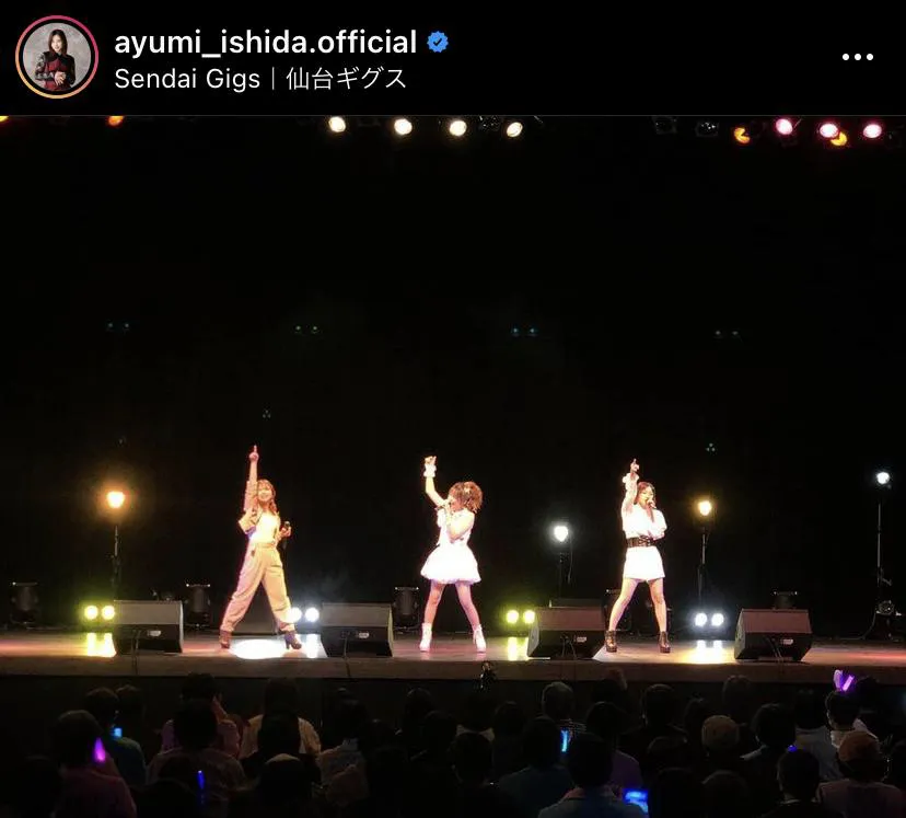 仙台公演でゲスト出演した石田亜佑美は、田中れいな、宮本佳林と「私のでっかい花」を披露