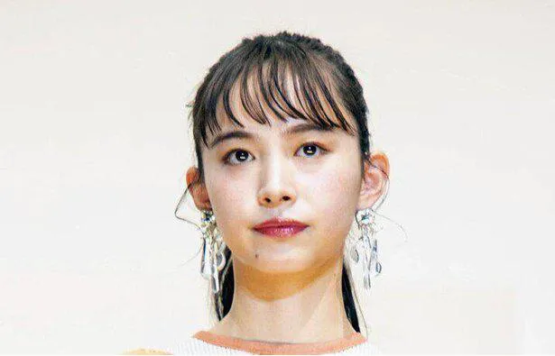 井桁弘恵 白肌ボディ あらわ 背中ざっくりミニワンピ姿に反響 色気あるのに可愛いって最強 透明感すごい Webザテレビジョン