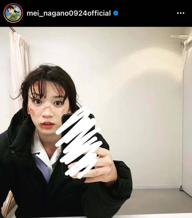 【写真を見る】顔全体に血糊をつけた自撮りSHOTを披露した永野芽郁