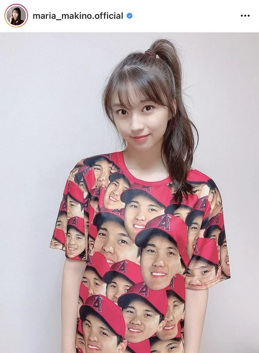 狂気を感じる…？ インパクトが強すぎる“大谷翔平選手Tシャツ”を着る牧野真莉愛