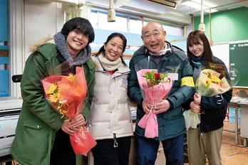 羽田美智子、久間田琳加らそろってクランクアップ!「あっという間でした!」<#コールドゲーム>