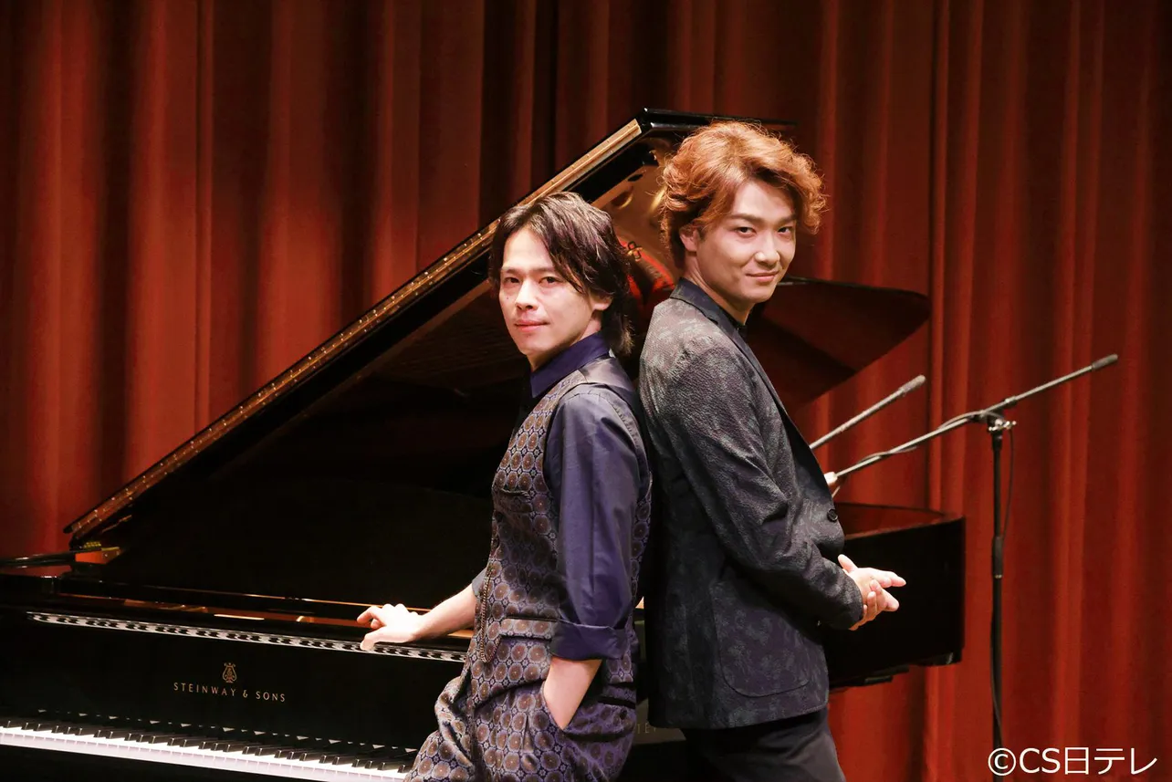 「中川晃教 Live Music Studio」中川晃教（左）と井上芳雄（右）