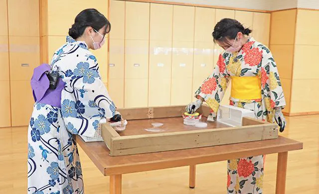 榊美優vs峯吉愛梨沙ドライアイスエアホッケーで対決