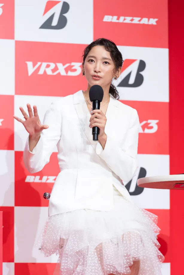 杏がブリヂストン「2021 冬タイヤ」新商品発表会に出席