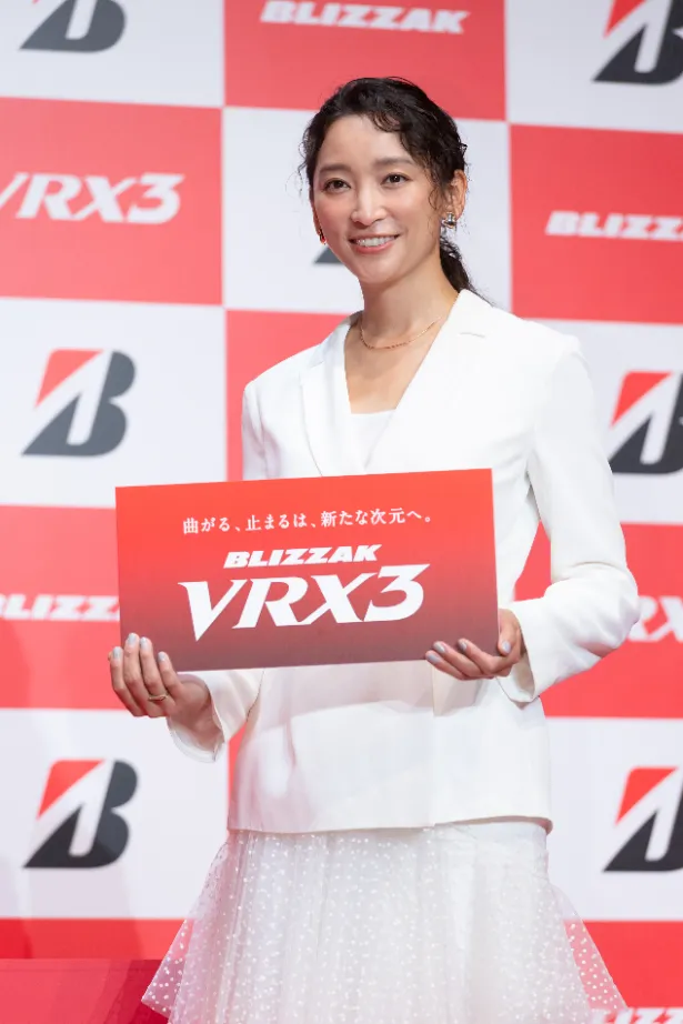 杏がブリヂストン「2021 冬タイヤ」新商品発表会に出席