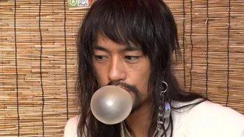 斎藤工がくじ付き駄菓子の「当たりの法則」を検証！東京下町の駄菓子屋を巡る＜10万円でできるかな＞