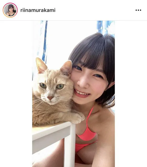 【写真を見る】ビキニ×ネコのキュートさあふれる2SHOT！