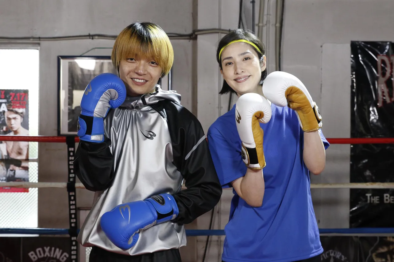 7月22日(木)放送の「緊急取調室」第3話では、天海祐希が岡山天音とボクシングリングでのスパーリングを披露する