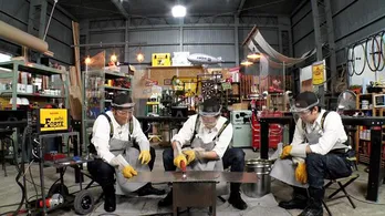 NEWS・小山慶一郎&加藤シゲアキ、“DIY上級者”山口智充の腕前に大興奮!<NEWSの全力!!メイキング>