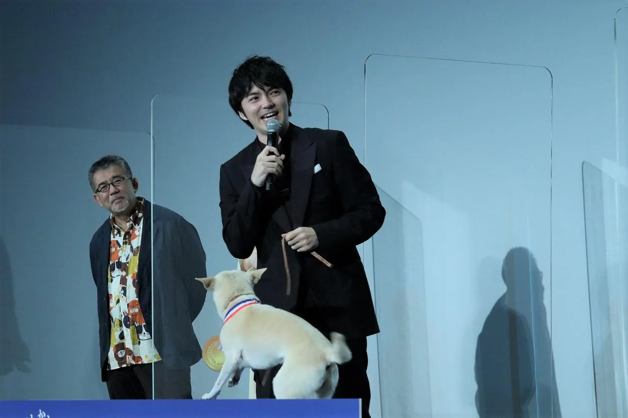 作品に登場した犬の“ちえ”と林遣都