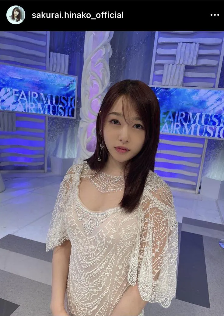 【写真を見る】桜井日奈子、華やかセクシーな白ドレス姿のオフショット