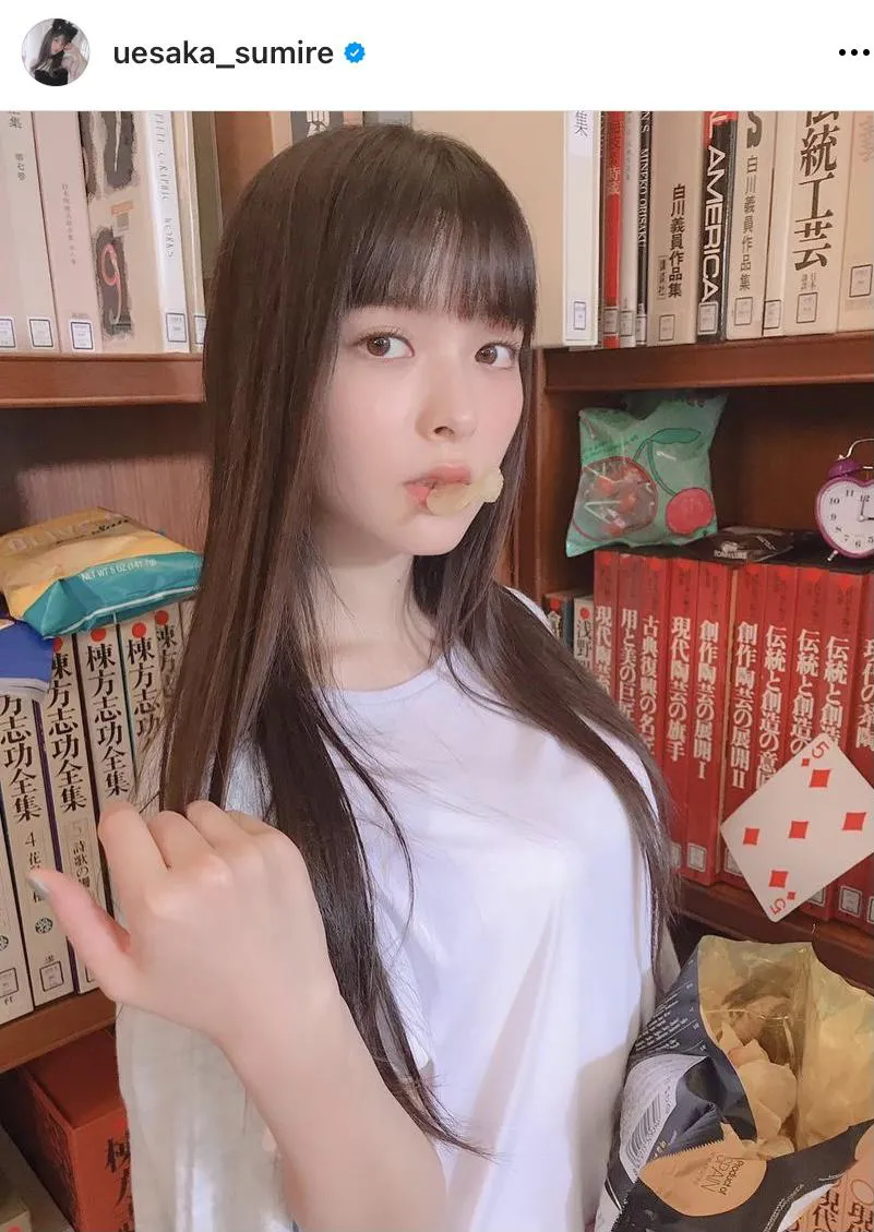 ゆるゆるTシャツでも分かる上坂すみれのスタイルの良さ！