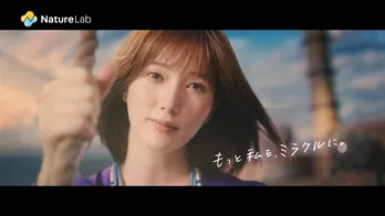 本田翼、新CMで少女のような“あどけなさ”と大人の“艶っぽさ”見せる