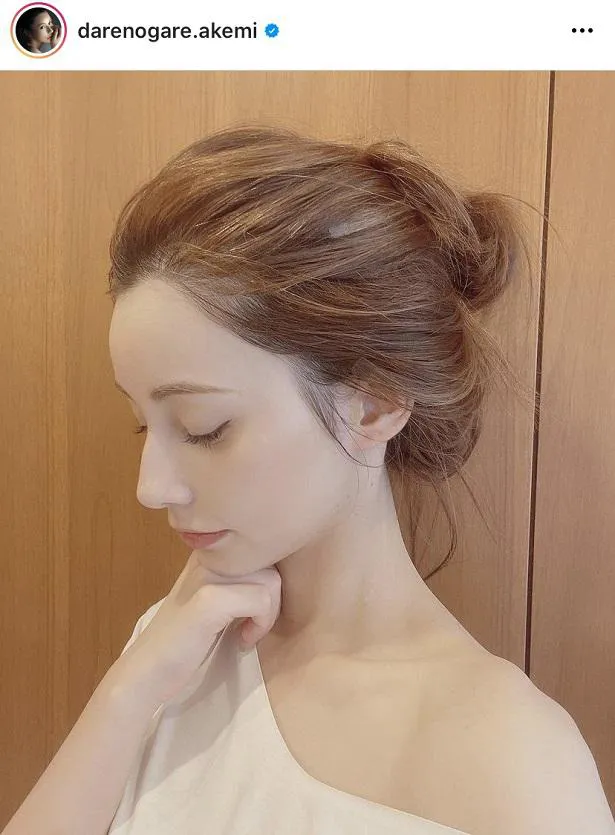 画像 ダレノガレ明美 おうちスタイルのお団子ヘアを公開 美しすぎる横顔に反響続々 3 11 Webザテレビジョン