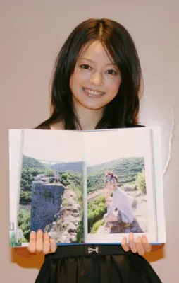 フォトブック「小林涼子〜クロアチア、10代最後の小旅行〜」を発売した小林涼子
