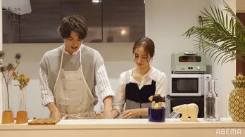 朝食のパンケーキを食べる白洲迅と堀田茜、白洲の「ちょうだい」に堀田「アーンするよ」<私たち結婚しました>