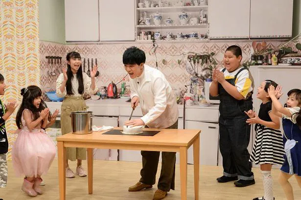 「正しいホールケーキの切り方」に挑戦する神山智洋