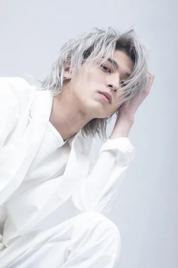 横浜流星、“10周年”メモリアル写真集とパーソナルブック2冊同時発売！「新たな僕を知っていただけるんじゃないかと思います」