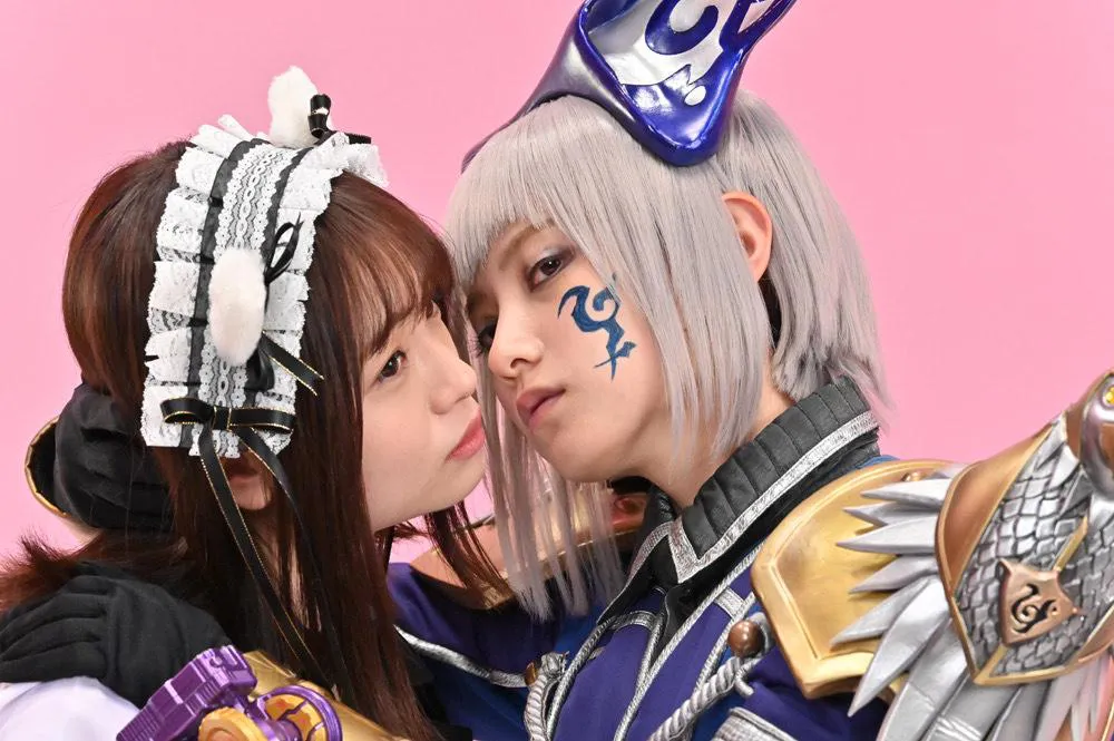 【写真を見る】メイドとキス寸前…？桃月なしこが演じるヨドンナ