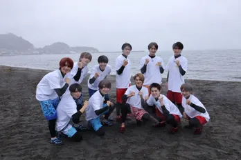 HiHi Jetsと美 少年がスタジオを飛び出し3週にわたって対決！夏の海でバトルを繰り広げる