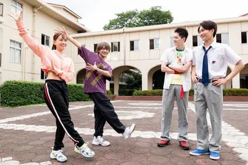 戦隊ヒーロー出身、キラメイグリーンの新條由芽がミドヒーローとなる藤井直樹に恋心!<ザ・ハイスクール ヒーローズ>