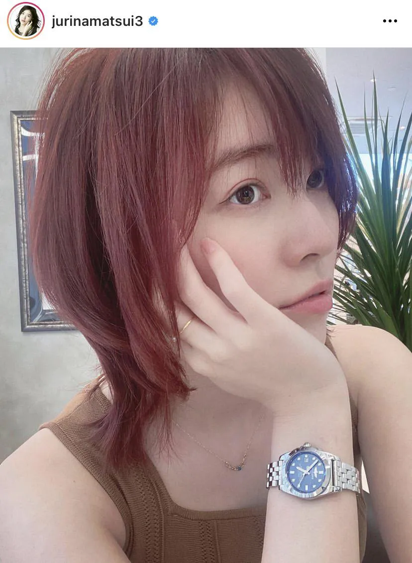 【写真を見る】松井珠理奈の“髪色ピンク”イメチェンSHOT