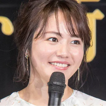 磯山さやか、メロンを横に…“小顔効果バツグン”SHOT披露に「効果抜群ですね!」「顔ちいさ!」の声