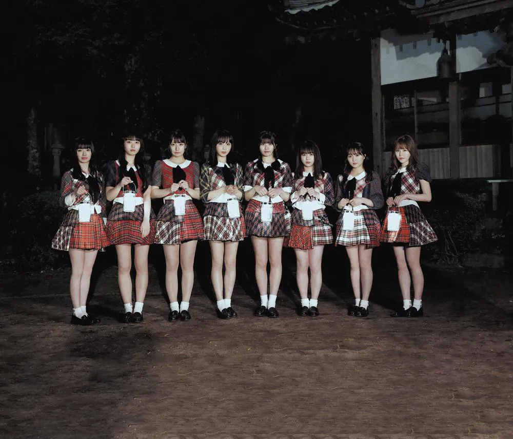 AKB48メンバー8人が出演する映画「未成仏百物語～AKB48 異界への灯火寺～」は9月10日から全国で公開　