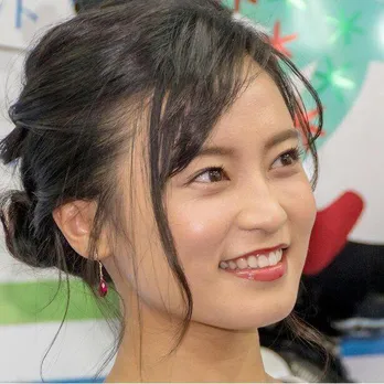 小島瑠璃子、美脚際立つ“芸術級”SHOTに反響「足長すぎ…」「妖精かと思った!」