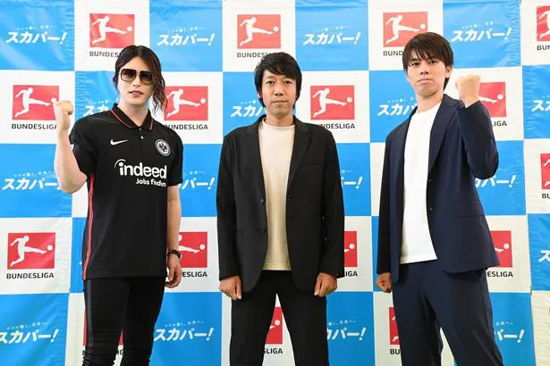 (左から)田中碧選手、中村憲剛氏、ROLAND