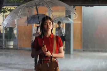 中島健人“宗介”×小芝風花“愛” 雨の胸キュンシーンに「永遠に見ていたい!」の声<彼女はキレイだった>