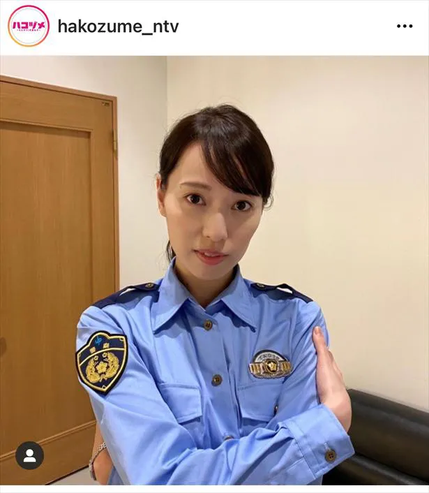 警察官姿で“上目遣い”…！かわいすぎる戸田恵梨香