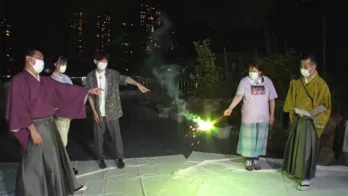 板倉俊之・黒沢かずこ・梅山恋和が花火で夏を満喫！　花火文字を使ったゲームに挑戦＜いたくろここなのオンとオフ＞