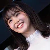 久間田琳加、“国宝級!”膝上20cmミニスカ&Tシャツ姿で見せた異次元レベルの美脚にファン「脚が長ーーーい」「これは最強」