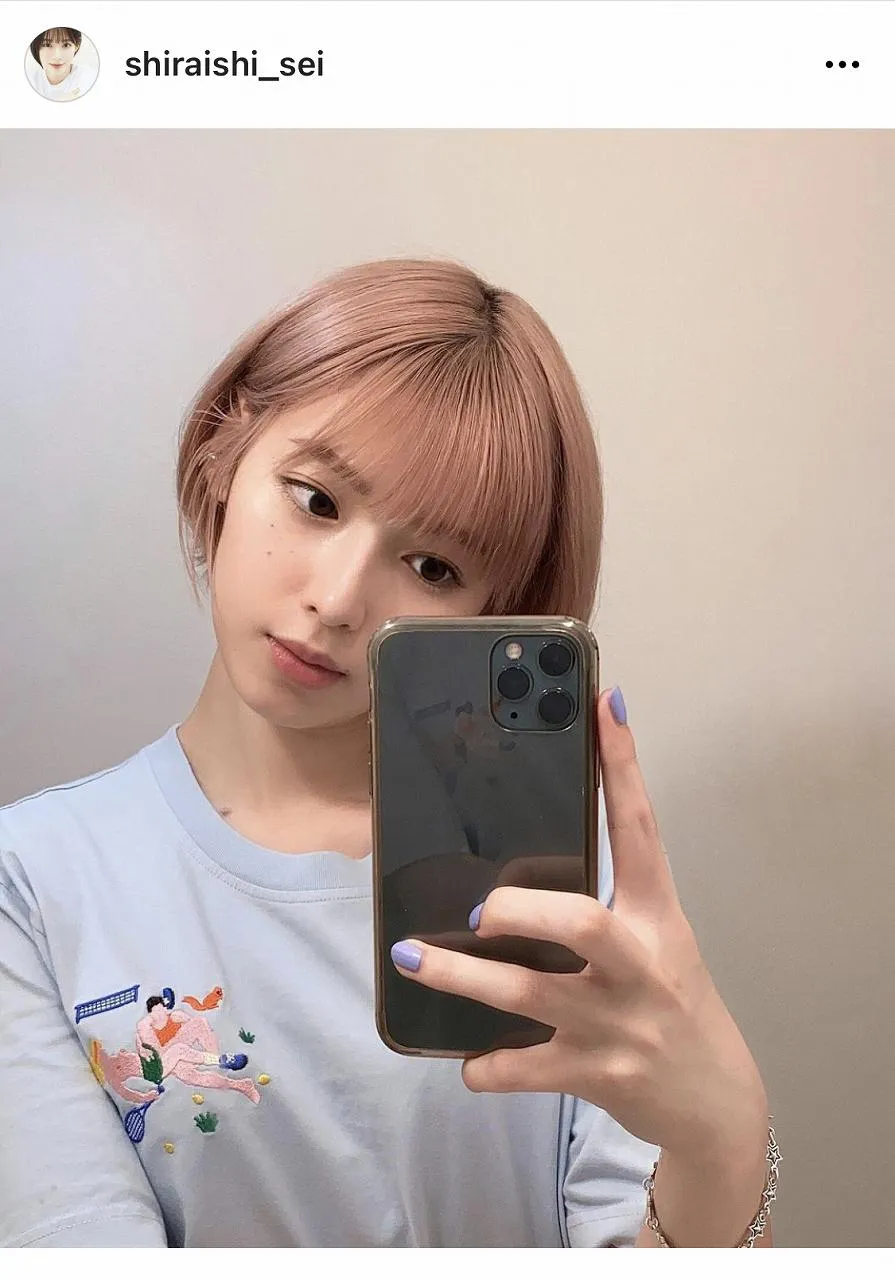 【写真を見る】衝撃的なピンクヘアに…！白石聖の大胆イメチェンSHOT　