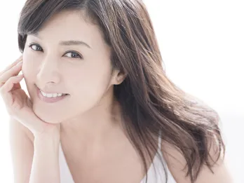 藤原紀香、ショートヘアだった頃のモノクロ写真披露に「大人の女性の雰囲気カッコいい」の声