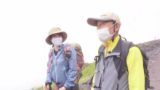 スターさんとともに富士登山に向かうスミス春子