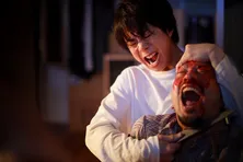 北山宏光“正隆”「俺がとどめを刺す」血だらけの深水元基“佐野”に包丁を突き付ける<ただ離婚してないだけ>