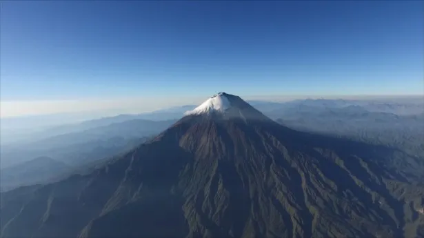 エクアドルのサンガイ山。富士山に似た円錐形をしている