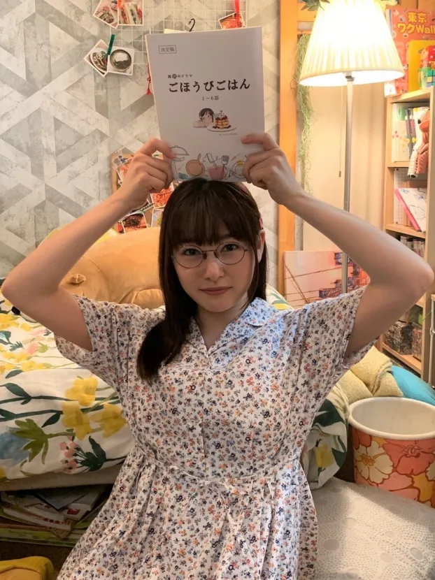【写真を見る】桜井日奈子、初公開の“咲子”の部屋でのオフショット