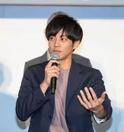 松坂桃李、「孤狼の血 LEVEL2」撮影での白石和彌監督の涙を明かす『初めて白石さんが泣いたのを見た』