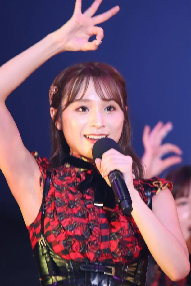 画像 Akb48チーム8 久しぶりのコンサートで笑顔 服部有菜 前髪が崩壊 笑 Jam Expo 5 48 Webザテレビジョン