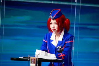 えなこ、セクシーな「デスガイド」コスプレでゲーム大会盛り上げる